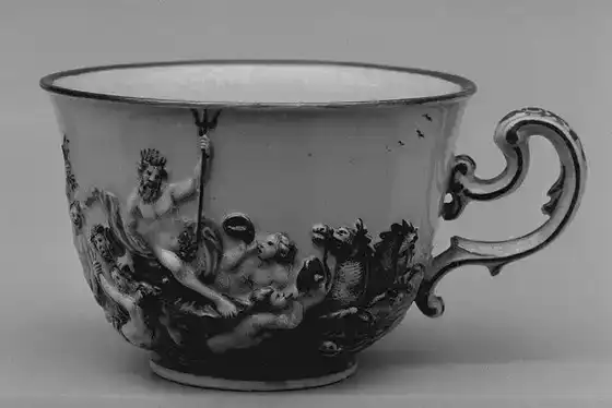 Tasse de thé en porcelaine du XVIIIe siècle